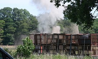 Auf einem Acker wurde der Sprengsatz durch eine kontrollierte Sprengung unschädlich gemacht. - Andreas Eickhoff