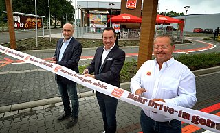 Das nach Unternehmensangaben deutschlandweit einmalige Burger King-Restaurant an der Berliner Straße in Gütersloh ist am Freitag eröffnet worden. Hier gibt es einen "Drive Thru". - Andreas Frücht