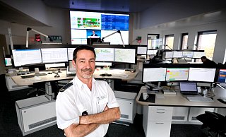 Würde sich über zusätzliche Kräfte freuen: Olaf Knop leitet die Kreisleitstelle in der neuen Feuerwache am Marktplatz. 56.000 Einsätze werden von hier aus pro Jahr koordiniert. - Andreas Frücht