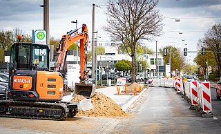 An der Detmolder Straße, in Höhe der Greifswalder Straße, sind die Bauarbeiten für die barrierefreie Bushaltestelle fast abgeschlossen. - Mike-Dennis Mueller / www.mdm.photo