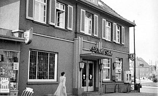 Die damalige Gaststätte Heidsiek an der Bismarckstraße aus anderer Perspektive. - Kommunalarchiv
