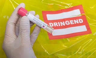 Inzwischen gibt es laut Kreisverwaltung auch Ansteckungen im Kreis Gütersloh durch direkte familäre und berufliche Kontakte. - picture alliance/dpa