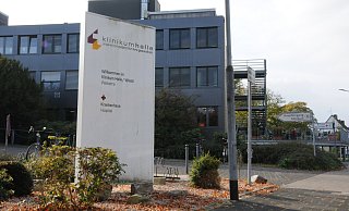 Die Krankenkassen wollen die Geburtshilfe und die Frauenheilkunde am Haller Krankenhaus streichen. Das kommt weder beim Träger noch bei der Stadt gut an. - Rolf Uhlemeier