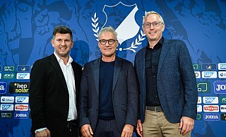Die Geschäftsführer Markus Schütz (m) und Frank Briel (r) sind nicht mehr für die TSG 1899 Hoffenheim tätig. Ob Andreas Schicker bleibt, ist offen. (Archivbild) - Uwe Anspach/dpa