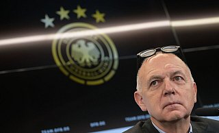 DFB-Präsident Bernd Neuendorf nimmt an einer Pressekonferenz teil. - Sebastian Gollnow/dpa
