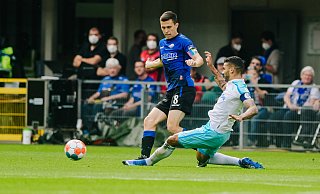 SCP-Kapitän Ron Schallenberg (l.), hier in der Saison 2021/22 im Zweitliga-Heimspiel gegen Schalke, wird wohl künftig das Trikot der Königsblauen tragen. - Besim Mazhiqi