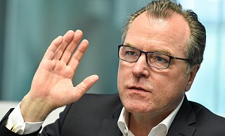 In der Kritik: Clemens Tönnies - Christian Weische