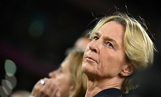 Bundestrainerin Martina Voss-Tecklenburg ist mit der deutschen Frauen-Nationalmannschaft bereits in der Vorrunde ausgeschieden. - Sebastian Christoph Gollnow/dpa