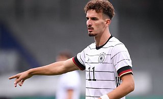 Der Stürmer Mergim Berisha gehört erstmals zum aktuellen Aufgebot der A-Nationalmannschaft. - Arne Dedert/dpa