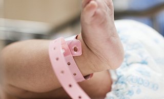 Ein Baby auf der Intensivstation muss rund um die Uhr betreut werden. - pixabay