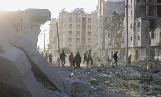 Die israelische Armee kämpft in dicht besiedelten Gebieten wie der südlichen Stadt Chan Junis weiter. - Mohammed Talatene/dpa