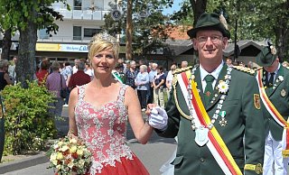 Das Königspaar Frank und Melanie Aring wird erst im nächsten Jahr in Westenholz im Mittelpunkt stehen. - Schützenverein