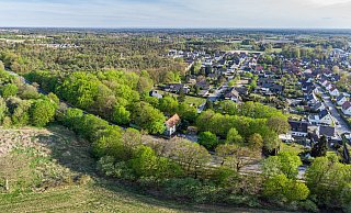 Gegen die Bebauungspläne des Dreischlingen-Geländes (im Vordergrund) hatte es Kritik der Abwohner gegeben. Die Art und Weise, wie die Vorbehalte vorgetragen wurden, könnten noch ein gerichtliches Nachspiel haben. - Ulrich Fälker