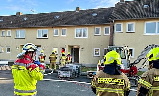 Die Paderborner Feuerwehr ist mit zahlreichen Kräften im Einsatz. - Ralph Meyer