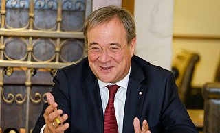 NRWs Ministerpräsident Armin Laschet hält nichts von der Idee der Grünen. - © Andreas Zobe
