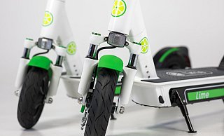 Mit Lime strebt ein neuer Anbieter für den Verleih von E-Scootern in den Paderborner Stadtteilen auf den Markt. - Lime