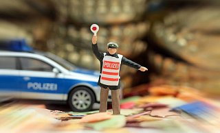 Die Polizei kontrolliert verstärkt während der närrischen Tage. - picture alliance/Ralph Peters