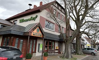 Haus mit Tradition: Seit rund 180 Jahren betreibt die Familie Hartmann den Ulmenhof an der Mindener Straße in Stelle. Gastronomie aber gibt es hier noch viel länger. - Joern Spreen-Ledebur