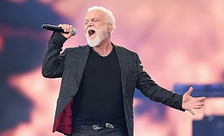 Der Sänger Nino de Angelo steht bei einem Konzert in der "WIRmachenDruck"-Arena auf der Bühne. - picture alliance/dpa