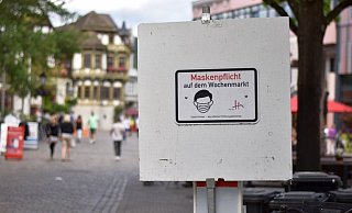 Auf dem Wochenmarkt in Höxter galt bereits im Sommer Maskenpflicht. - Stadt Höxter