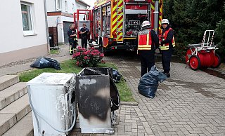 Die beiden Brandopfer nach der Bergung aus dem Keller. - Wolfgang Rudolf