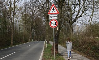 Regelung geändert: Im Kurgebiet Randringhausen gilt seit dem Frühjahr Tempo 50. Das will der Verkehrsausschuss wieder ändern. - Björn Kenter
