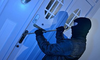 Die Unbekannten drangen über einen Nebeneingang in das Wohnhaus in Warburg. - picture alliance / Bildagentur-online/Schoening