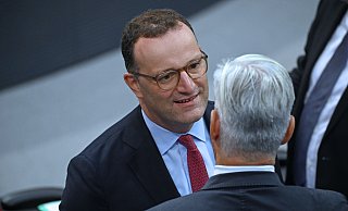 Unionsfraktionschef Spahn hat eine Debatte über die Vermögensverteilung angestoßen. - Helena Dolderer/dpa