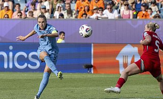 Perfekter Abschluss: Vivianne Miedema erzielt das 1:0. - Urs Flueeler/KEYSTONE/dpa