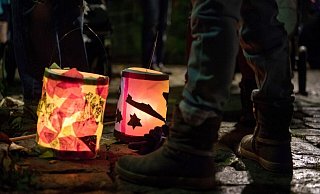 Bereits vor dem eigentlichen Martinstag am 11. November finden viele Laternenumzüge statt. Symbolbild: - picture alliance / Sebastian Gollnow/dpa