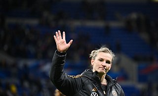 Alexandra Popp hat sich entgegen erster Befürchtungen keine schwere Verletzung zugezogen. - Sebastian Gollnow/dpa