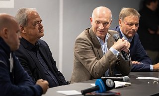 Präsident Rainer Schütte (Zweiter v.r.), Vize-Präsident und Schatzmeister Rainer Kobusch (r.) und Hans-Wilhelm Beckmann (Vorstand Abteilungen) beim Mitglieder-Forum in der Schüco-Arena - Oliver Krato Präsident Rainer Schütte (Zweiter v.r.), Vize-Präsident und Schatzmeister Rainer Kobusch (r.) und Hans-Wilhelm Beckmann (Vorstand Abteilungen) beim Mitglieder-Forum in der Schüco-Arena - Oliver Krato
