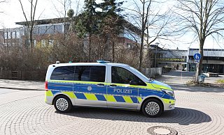 Wegen eines Reizgas-Unfalls gab es am Montag einen Goßeinsatz von Polizei und Feuerwehr an der Europaschule Bad Oeynhausen. - Jörg Stuke