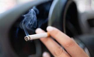 Kinderärzte kritisieren das Aus für das Rauchverbot im Auto. - Sebastian Kahnert/dpa