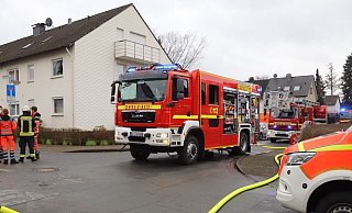 Die Straße wurden für den EInsatz am Acht-Parteien-Haus gesperrt. - Charlotte Mahncke