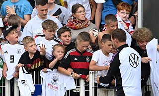 Auch vor dem Final 4 der Nations League dürfen Fans beim Training der Nationalmannschaft zuschauen. - Federico Gambarini/dpa