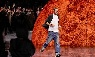 Matthieu Blazy bei der Präsentation der Chanel Frühjahr/Sommer 2026 Kollektion. - Aurelien Morissard/AP/dpa