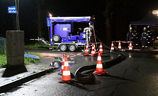 Auch das THW war beim Einsatz in Spexard vor Ort, um die Feuerwehr zu unterstützen. - Andreas Eickhoff