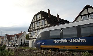 Nicht nur ein provisorischer Haltepunkt am Welterbe Corvey soll Thema der Verbandsversammlung sein, auch eine kürzere Taktung zwischen den Zugverbindungen. - David Schellenberg