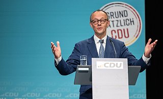 Friedrich Merz möchte sich von den 1001 Delegierten zum ersten Mal im Amt bestätigen lassen. - Hannes P Albert/dpa