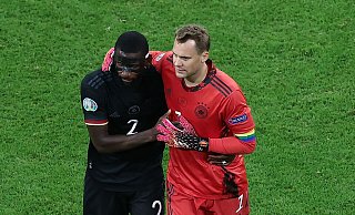 Freuen sich auf Wembley: Antonio Rüdiger und DFB-Kapitän Manuel Neuer. - Christian Charisius/dpa
