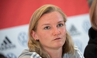 DFB-Kapitänin Alexandra Popp würde ein WM-Engagement von Saudi-Arabien kritisch sehen. - Sebastian Gollnow/dpa
