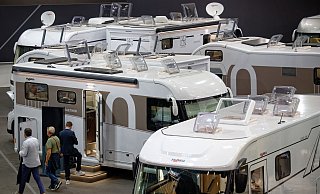 Bis zum 7. September zeigen beim «Caravan Salon» in Düsseldorf mehr als 810 Aussteller in 15 Messehallen und auf dem Freigelände das Angebot an Campingmobilen. - Henning Kaiser/dpa/dpa-tmn