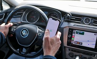 Bloß nicht ablenken lassen: So bleiben Sie beim Autofahren konzentriert. - Jan Woitas/dpa/dpa-tmn