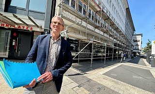 Ordnungsamtsleiter Maik Maschmeier vor den Räumen, in die die Stadtwache einziehen soll. - Eike J. Horstmann