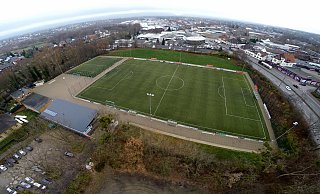 Braucht eine Übergangszeit: Die Sparkassen Arena an der Mindener Straße. Der Kunstrasenplatz ist die Spielstätte des FC Bad Oeynhausen. - Jürgen Krüger