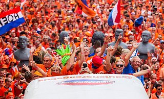 Die niederländischen Fans wurden mit ihren EM-Partys legendär - Christoph Reichwein/dpa