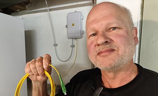 Das Kabel liegt im Keller, aber nutzen kann Frank Baurichter das schnelle Internet noch nicht. Bis er nicht freigeschaltet ist, will er die Rechnung für den Hausanschluss nicht bezahlen. Denn so lange wisse er nicht, ob auch tatsächlich alles funktioniere. - Carsten Korfesmeyer