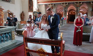 Mit zwei Kamerateams filmte der Sender VOX die Trauung von Susanne und Pascal Scholz in Corvey - Mathias Brüggemann