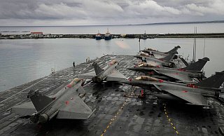 Mehrmals im Jahr wird mit französischen Kampfjets Abschreckung geübt. (Archivbild) - Petros Karadjias/AP/dpa